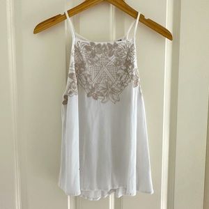 White floral top with slit back. Brand: eyeshadow size M